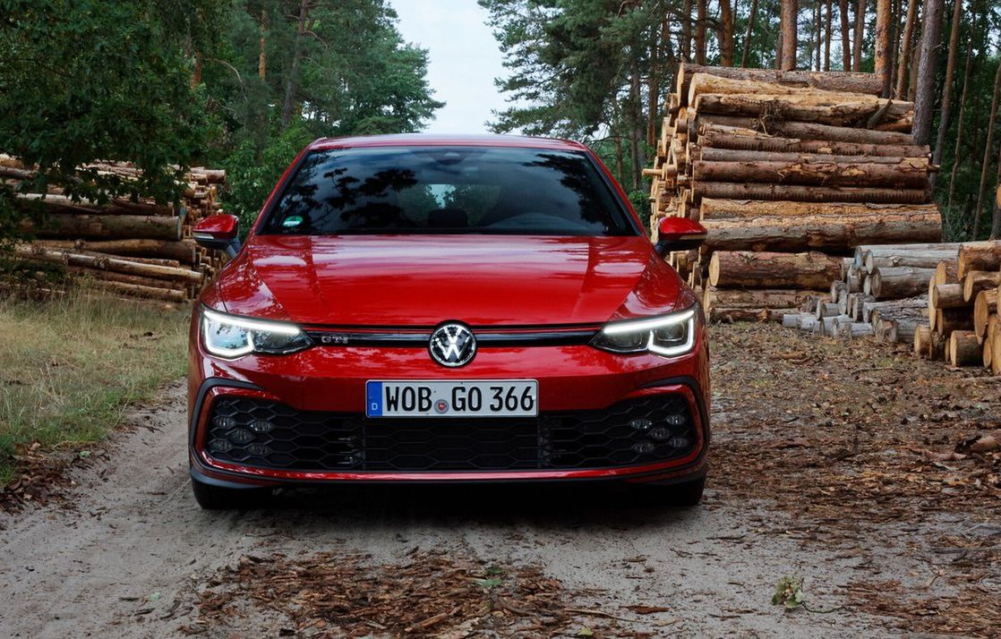 Nowy Golf GTI stał się bardziej cyfrowy, ale to wciąż auto, które daje frajdę z jazdy.