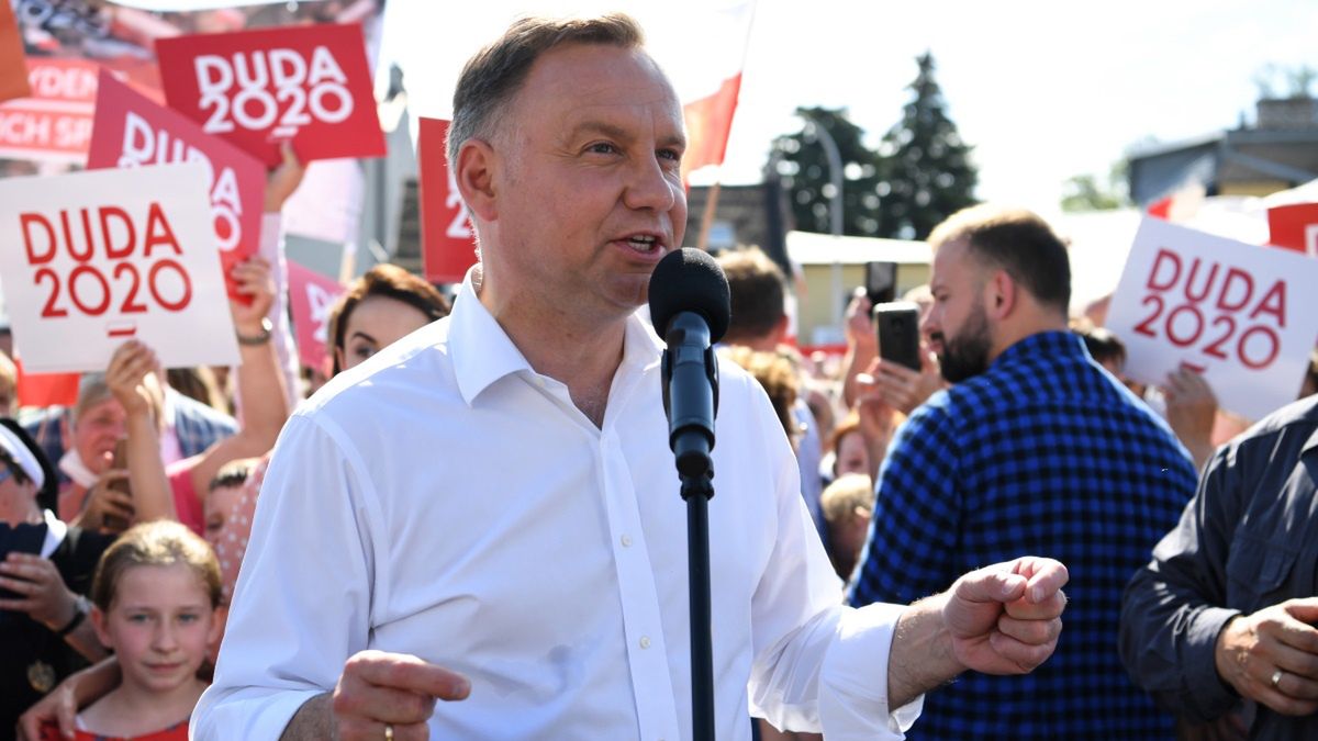 Jak się okazuje, wśród miłośników sportu zdecydowanie większą popularnością cieszy się Andrzej Duda