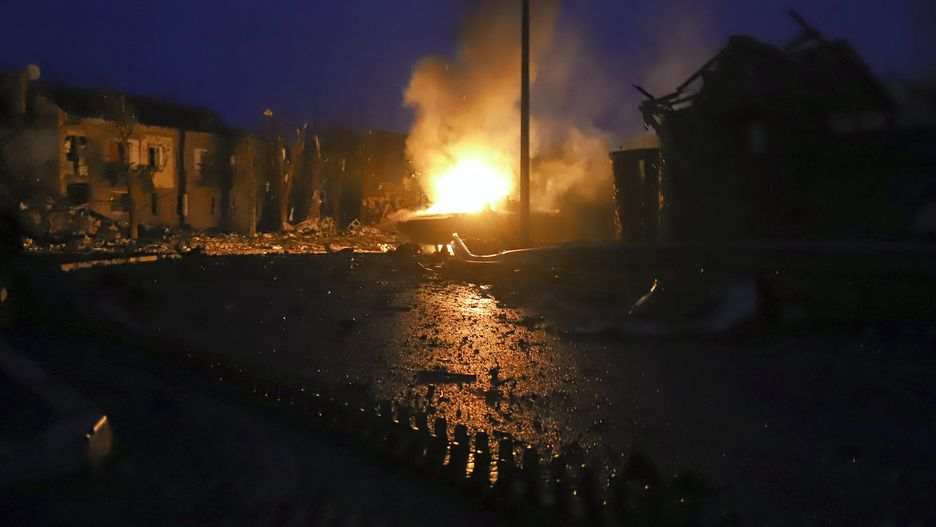 epa09797387 Burned Russian machinery which was hit by shelling is seen in small city of Borodyanka near Kyiv (Kiev), Ukraine, 02 March 2022. Russian troops entered Ukraine on 24 February prompting the country's president to declare martial law and triggering a series of severe economic sanctions imposed by Western countries on Russia.  EPA/ALISA YAKUBOVYCH Dostawca: PAP/EPA.