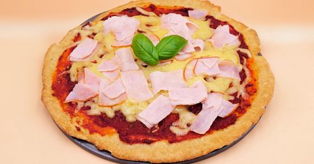 Pizza bez włączania piekarnika. Szybsza niż zamówienie na dowóz