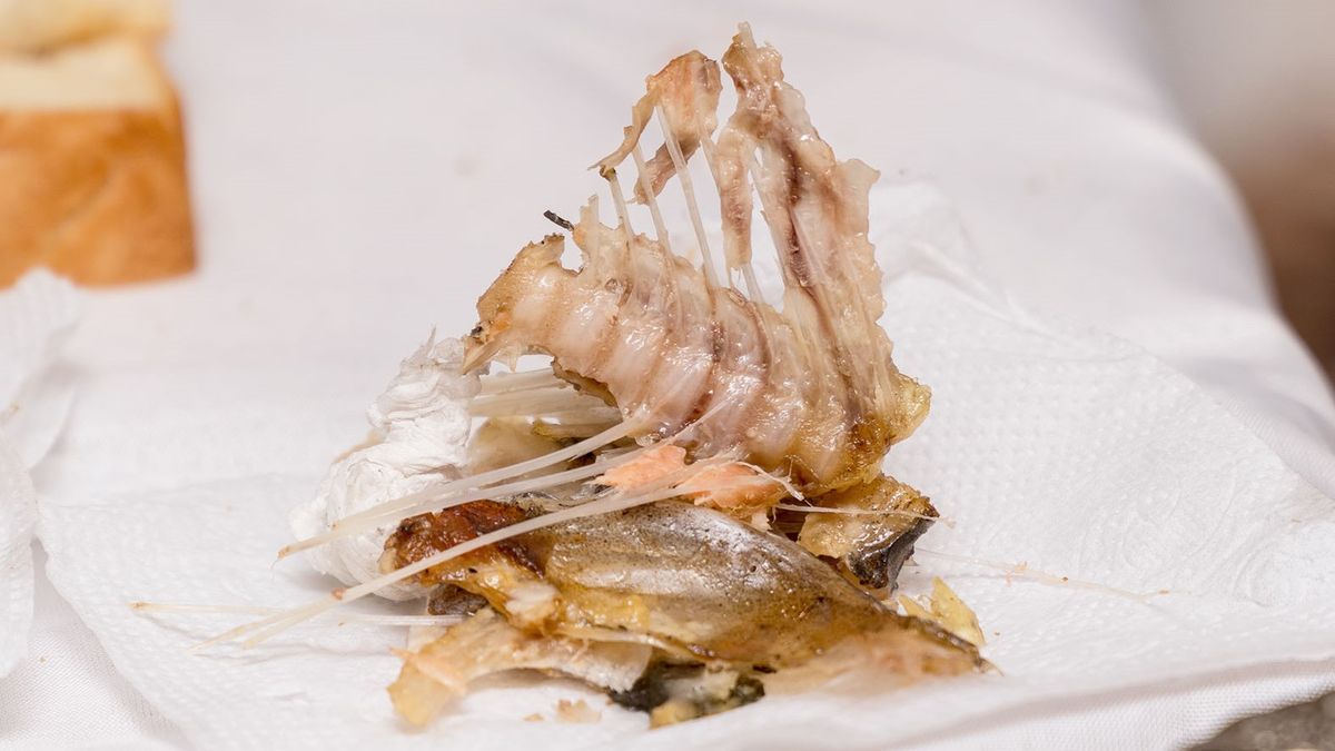 Zadławienie się ością ryby może prowadzić do rozwoju ostrego stanu zapalnego, a nawet sepsy 