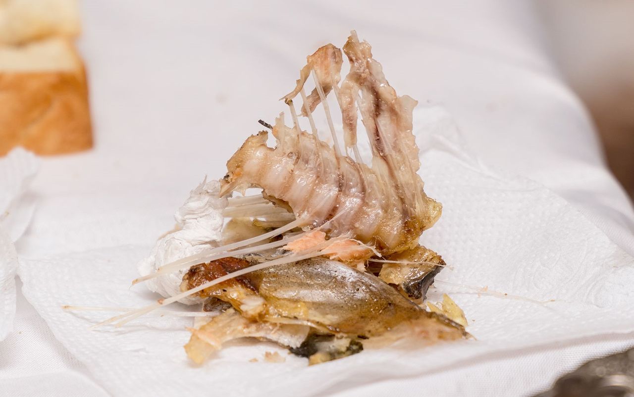 Ość w gardle. Pierwsza pomoc przy zadławieniu