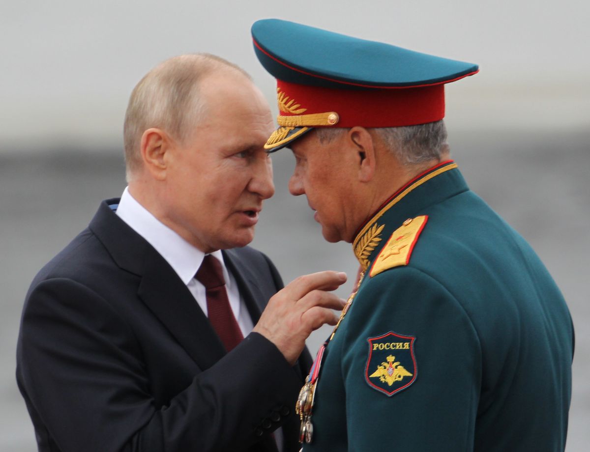 Prezydent Rosji Władimir Putin i minister obrony Siergiej Szojgu