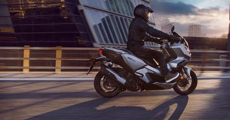 Debiutuje nietypowy skuter. Honda ADV350 to dowód, że klientom się podoba ten styl