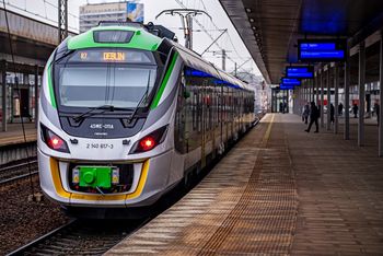 Awaria kolei w Warszawie. Opóźnienia i zmienione trasy pociągów