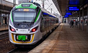 Awaria kolei w Warszawie. Opóźnienia i zmienione trasy pociągów