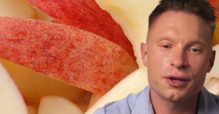 Robisz tak z jabłkiem? Dietetyk przestrzega przed tą praktyką