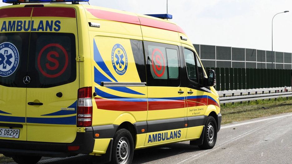 wypadekBratkowice, 29.08.2018. Wypadek na autostradzie A4 w Bratkowicach na Podkarpaciu, na odcinku mi�dzy S�dziszowem Ma�opolskim a Rzeszowem, 29 bm. W wyniku zderzenia dw�ch samochod�w cztery osoby zosta�y ranne. (dd/pkus) PAP/Darek DelmanowiczDarek Delmanowicza4, ambulans, autostrada, karetka pogotowia, ranni, wypadek, zderzenie
