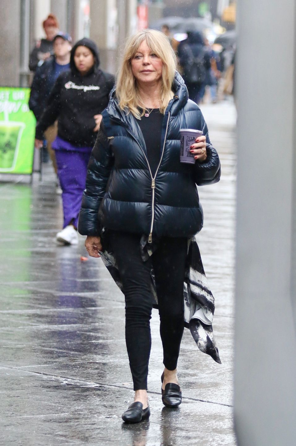 Goldie Hawn "przyłapana" na spacerze w Nowym Jorku
