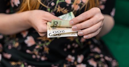 Kiedy rodzice mogą liczyć na przelew? ZUS przypomina o 800+