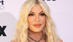 Tori Spelling, która rozwodzi się z mężem,  odsłoniła brzuch na ściance. Odważnie?