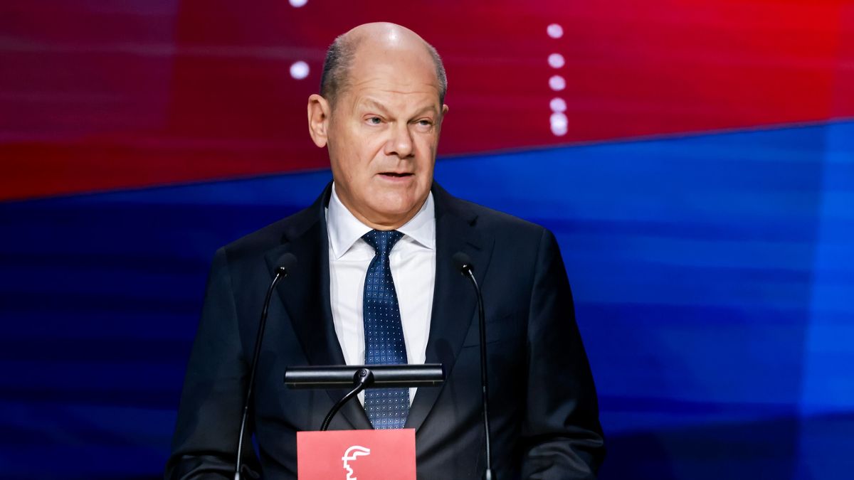 German Chancellor Olaf Scholz speaks during the opening ceremony of the Hanover Fair 2025 (Hannover Messe) in Hanover, Germany, 30 March 2025. More than 4,000 exhibitors are expected to showcase their innovations from 31 March to 04 April at what is billed as the world's largest industrial trade fair, with visitors from approximately 150 countries expected. The main focus this year is on robotics, mechanical engineering, power-train technology, and energy production under the motto 'Energizing a Sustainable Industry.' The partner country in 2025 is Canada. EPA/HANNIBAL HANSCHKE Dostawca: PAP/EPA.