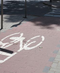 Warszawa. Samochód zderzył się z rowerem za 70 tys. zł