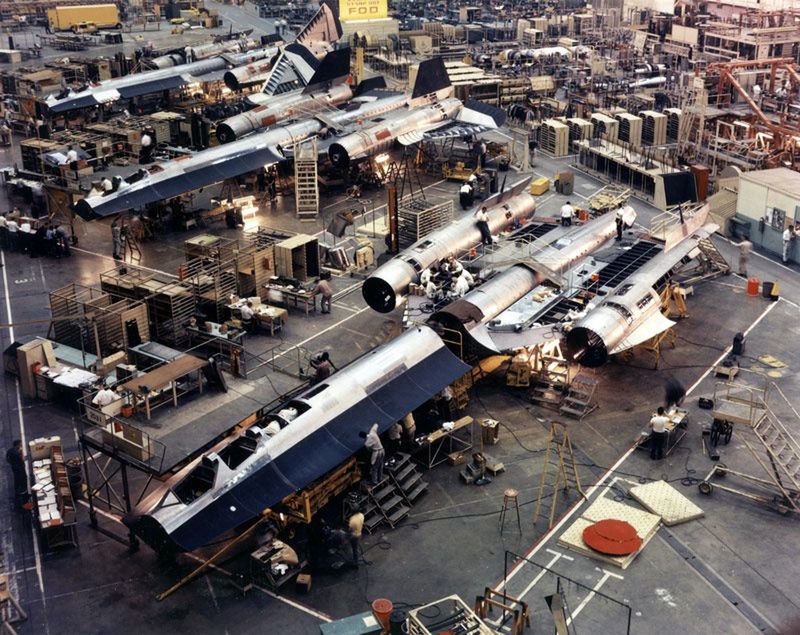 Odtajniona fotografia linii montażowej samolotów SR-71 Blackbird