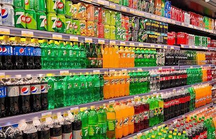 Rośnie dostępność energetyków w sklepach. "Producenci nie zamierzają odpuścić w walce o konsumentów"