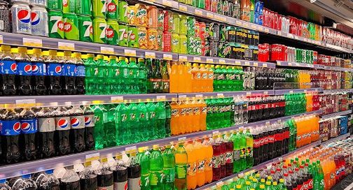 Rośnie dostępność energetyków w sklepach. "Producenci nie zamierzają odpuścić w walce o konsumentów"