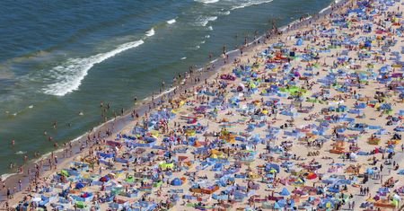 Szokujące zdjęcie z plaży we Władysławowie. Tak Polacy ignorują zalecenia