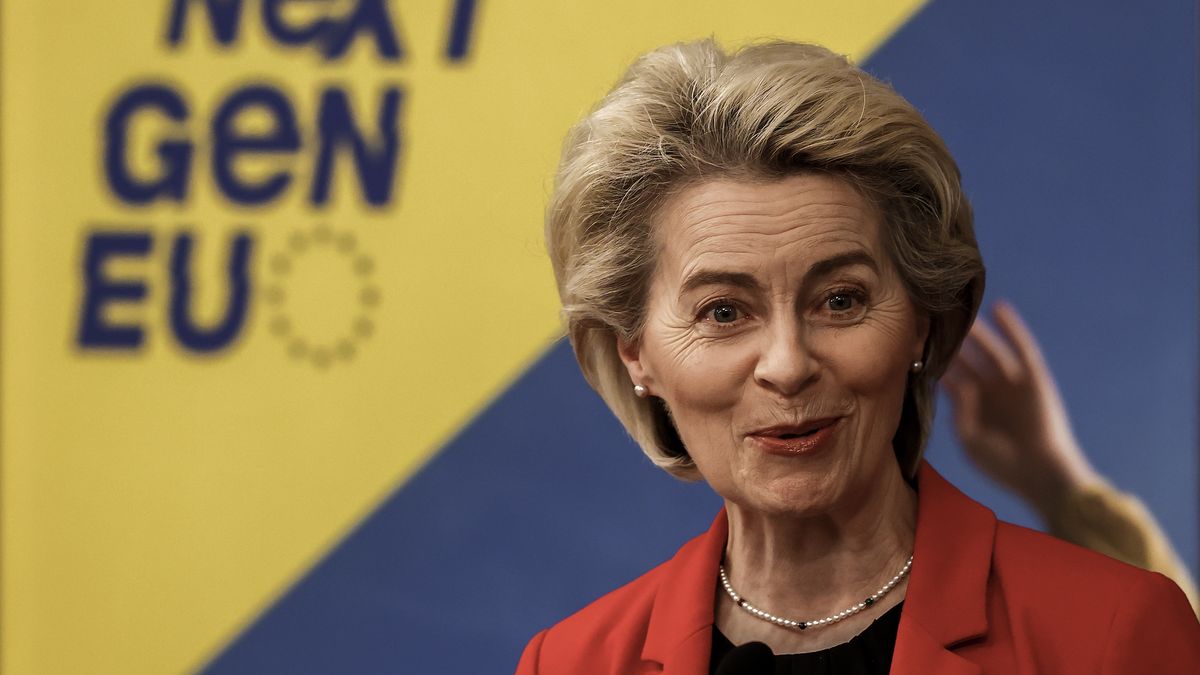 W piątek przewodnicząca KE Ursula von der Leyen wręczyła analogiczny kwestionariusz prezydentowi Ukrainy Wołodymyrowi Zełenskiemu.