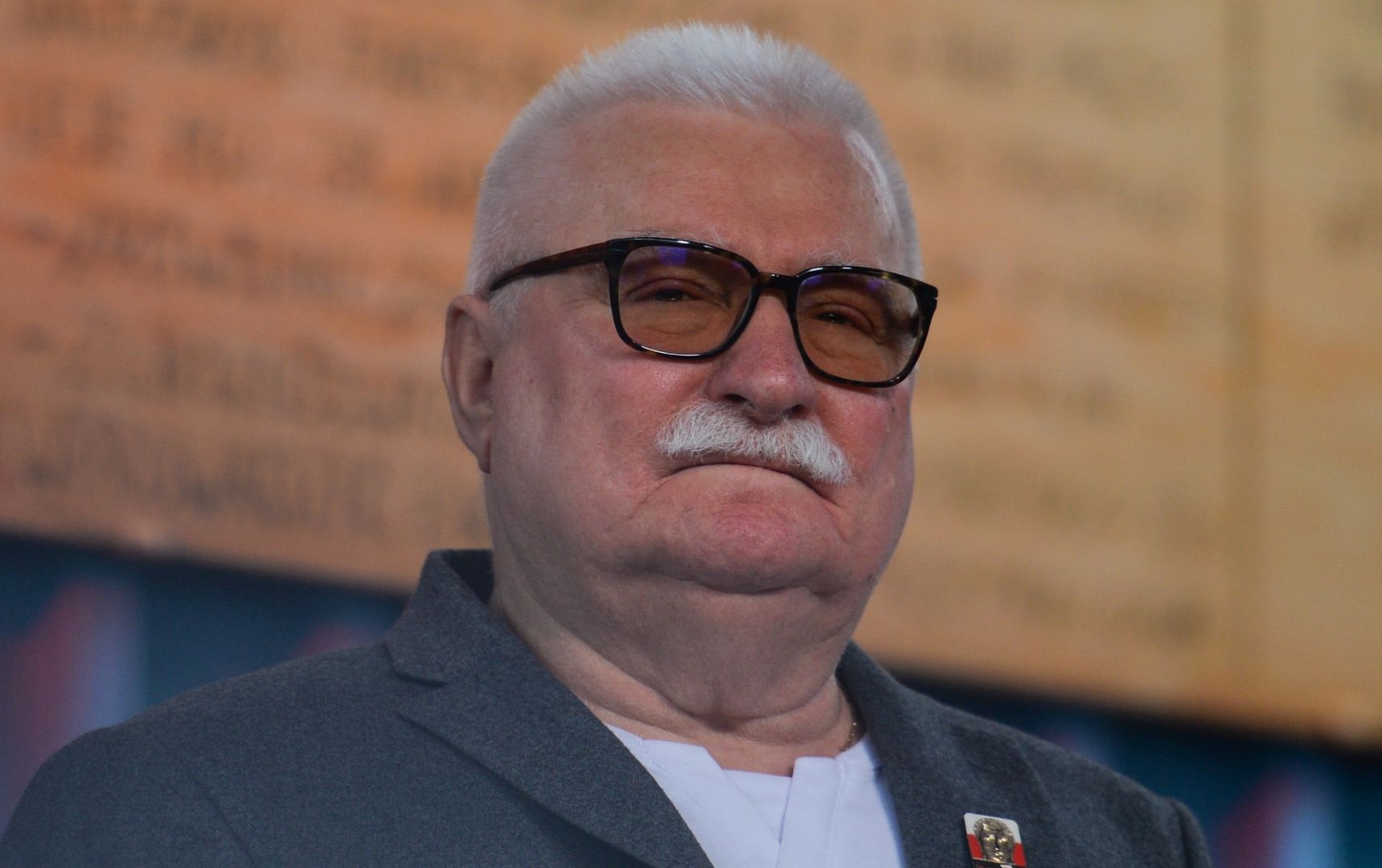 Lech Wałęsa zaczepiony pod kościołem. Nawet się nie wahał