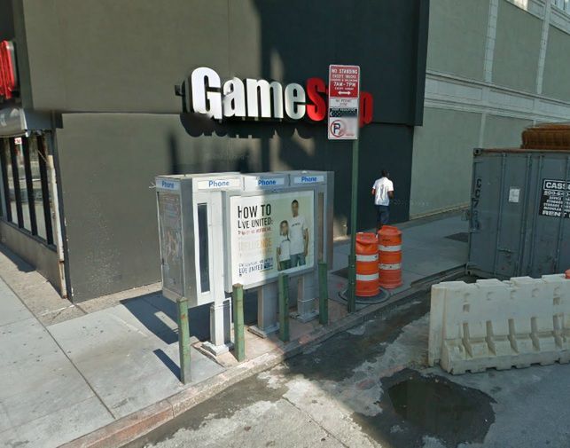 Budka przy sklepie GameStop także zostanie zmieniona w hotspot (Fot. GoogleMaps)