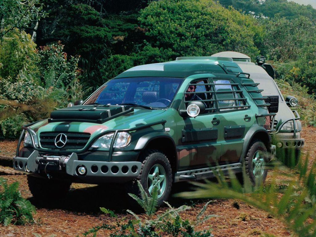 Mercedes ML miał swój czas w filmie Jurassic Park gdzie dostał bodaj najtrudniejsze zadanie terenowe