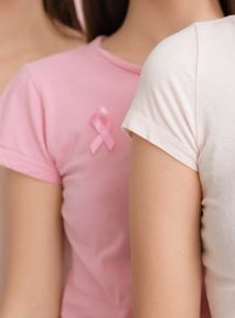 Różowy październik. Co trzeba wiedzieć o nowotworze piersi?