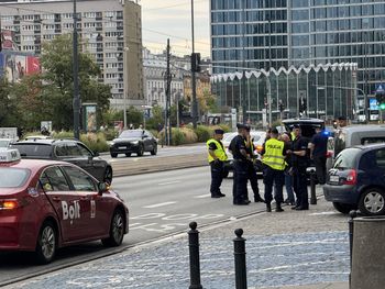 Wypadek w centrum Warszawy. 10-latek przebiegał przez ulicę