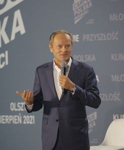 Debata Tusk-Trzaskowski. Szef PO ostro. "Może do babci należy pojechać"