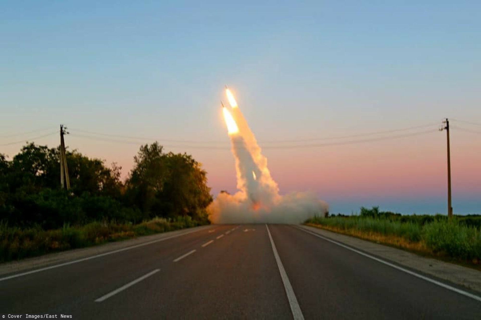 Ukrai?skie oddzia?y po raz pierwszy u?ywaj? nowych ameryka?skich wyrzutni HIMARS
**RAW VIDEO AVAILABLE: CONTACT INFO@COVERMG.COM TO RECEIVE**

On Monday (04uly2022) Ukraine's General Staff shared photos and a video of their troops using advanced U.S. M142 High Mobility Artillery Rocket Systems (HIMARS) to attack Russian targets in the Zaporizhzhia Oblast in the south of the country. The weapons systems recently arrived in Ukraine and with their high mobility, exceptional precision, and range of 70km (with existing ammunition) Ukraine?s leaders hope they can help them push back Russian forces in the South and East of the country.

Where: Zaporizhzhia, Zaporizhzhia Oblast, Ukraine
When: 04 Jul 2022
Credit: Armed Forces of Ukraine/Cover Images

**EDITORIAL USE ONLY. MATERIALS ONLY TO BE USED IN CONJUNCTION WITH EDITORIAL STORY. THE USE OF THESE MATERIALS FOR ADVERTISING, MARKETING OR ANY OTHER COMMERCIAL PURPOSE IS STRICTLY PROHIBITED. MATERIAL COPYRIGHT REMAINS WITH STATED SUPPLIER.**