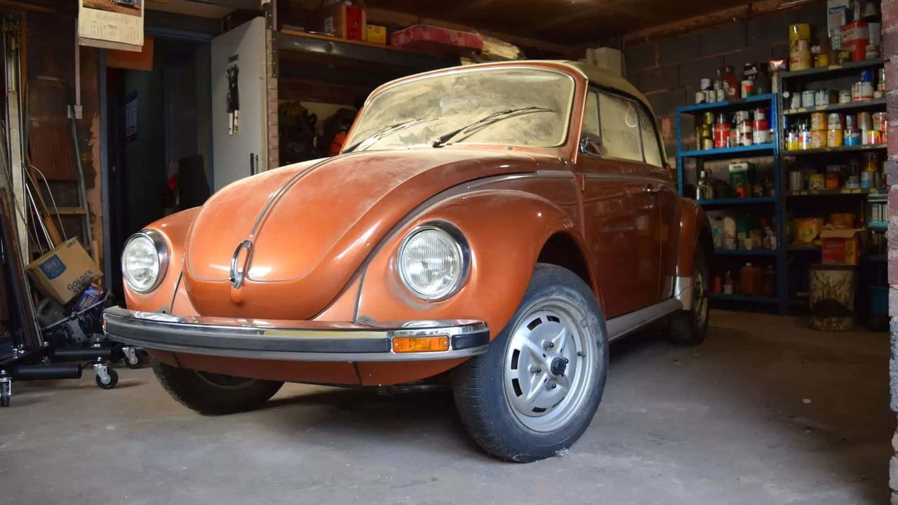 Volkswagen Beetle Cabrio z przebiegiem dwóch mil sprzedany na aukcji