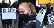 Przemęczona Jennifer Lopez bierze udział w proteście "Black Lives Matter" (ZDJĘCIA)