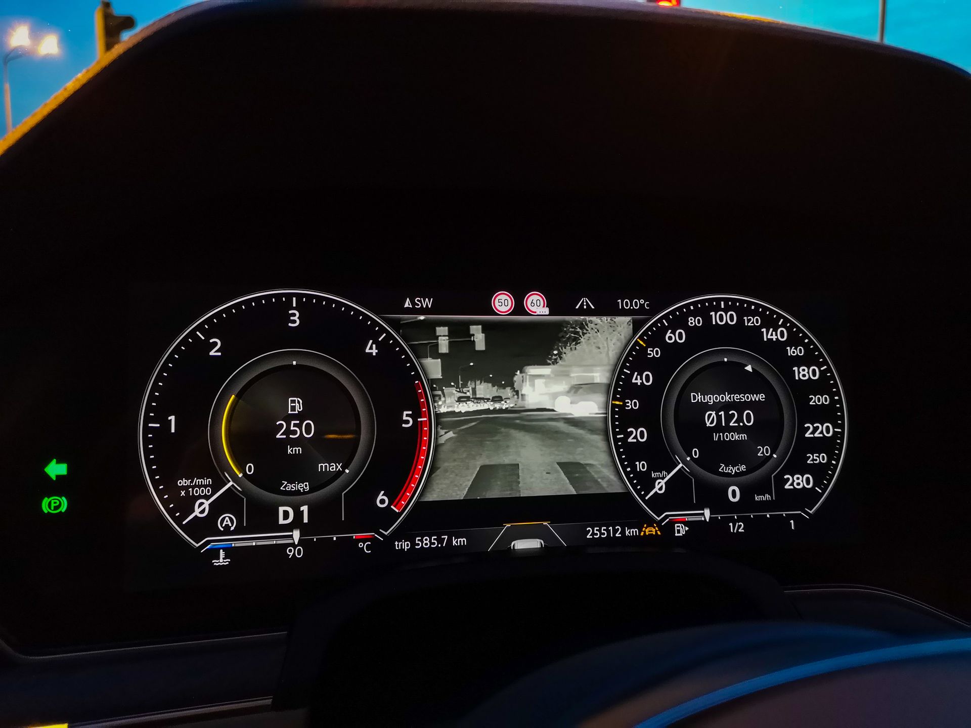Volkswagen Touareg: Systemy wsparcia kierowcy z asystentem jazdy nocą i Innovision Cockpit 5