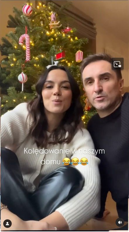 Paulina Krupińska śpiewa kolędę z mężem