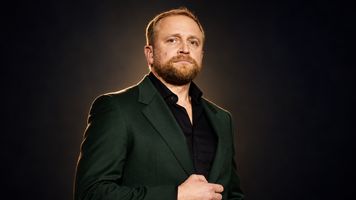 Piotr Adamczyk o Polsce i "Lalce": Sami robimy sobie zły PR [WYWIAD]