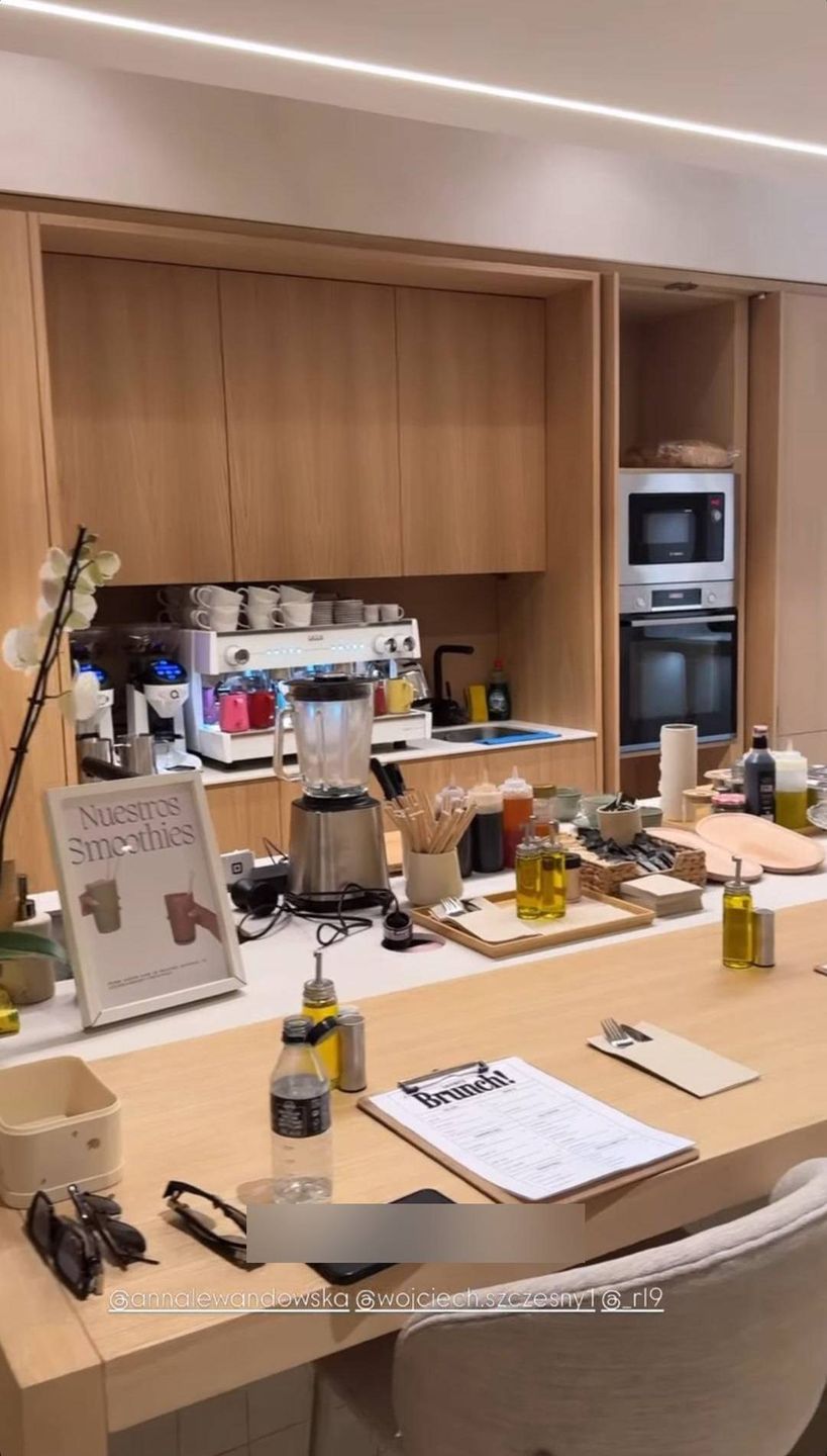 Marina Łuczenko oprowadza fanów po studio Anny Lewandowskiej