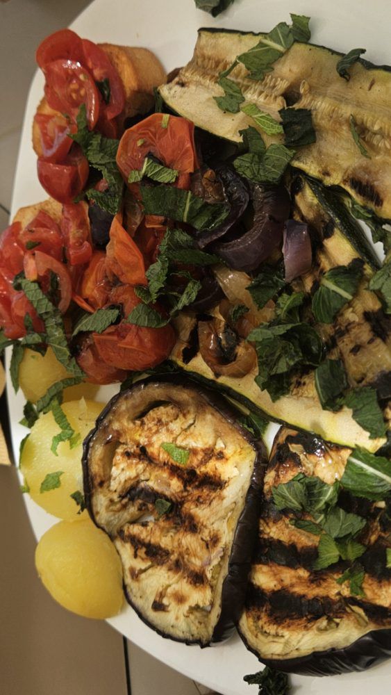 Wspaniałe, a przede wszystkim tradycyjne i świeże potrawy znajdziesz w zwykłych lokalach położonych z dala od turystycznych szlaków.