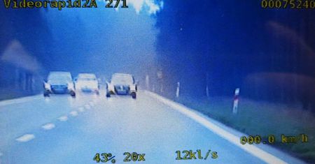 Prawie zderzył się z radiowozem. Karą (?) był 300-złotowy mandat