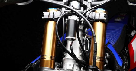 Yamaha tworzy wspomaganie kierownicy dla motocykli. Ma inne zadanie niż w samochodach