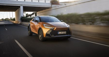 Modny crossover Toyoty pali tyle co nic. Teraz kosztuje mniej niż myślisz