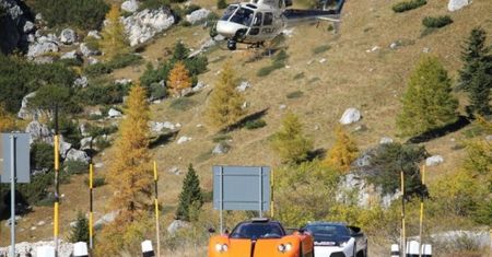 Pagani Zonda ucieka przed policyjnym Murcielago!