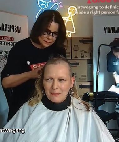 Agata Kulesza ogoliła głowę Katarzyny Nosowskiej 