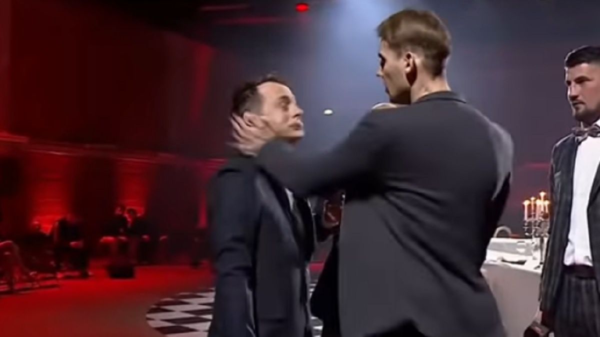 Jaś Kapela spoliczkowany