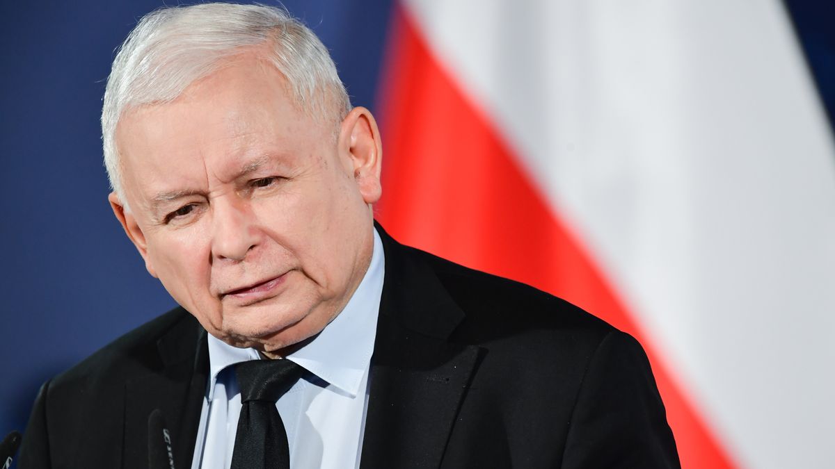 Siedlce, 21.09.2022. Prezes PiS Jarosław Kaczyński podczas spotkania z mieszkańcami Siedlec, w ramach objazdu po kraju i spotkań z wyborcami, 21 bm. (ad) PAP/Przemysław Piątkowski