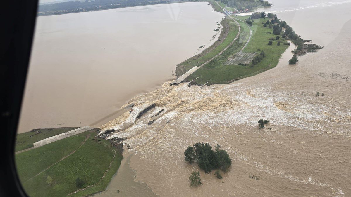 Uszkodzony zbiornik Topola
