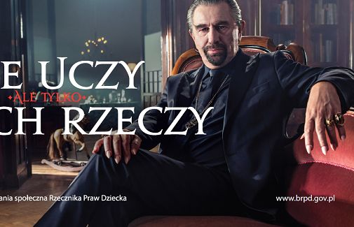 „Bicie uczy, ale tylko złych rzeczy” - demoniczny Radziwiłowicz w kampanii Rzecznika Praw Dziecka (wideo)