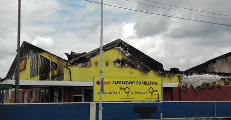Oficjalne stanowisko sieci sklepów Biedronka w sprawie marketu, który spłonął w Ostrowcu Świętokrzyskim