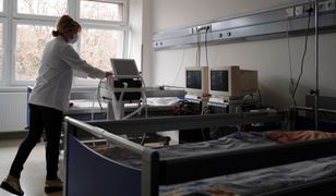 COVID-19 jest już jedną z głównych przyczyn zgonów w Polsce? Ekspertka analizuje popularny wykres