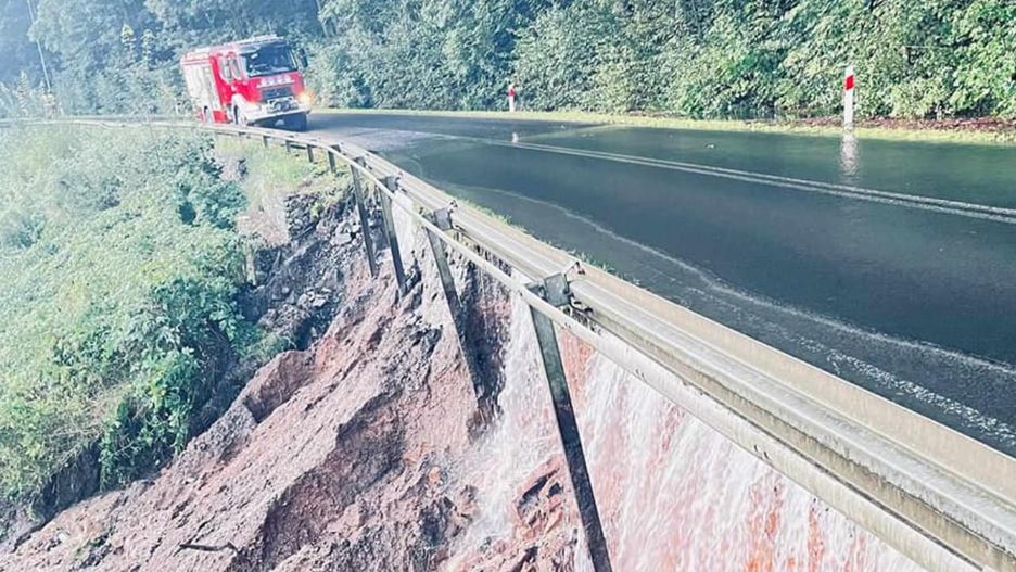 Zablokowany odcinek DW 32 pomiędzy Złotoryją i Jerzmanicami