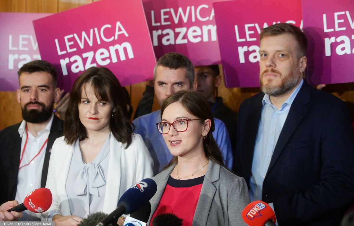 Na zdjęciu: Paulina Matysiak z parlamentarzystami z partii Razem 