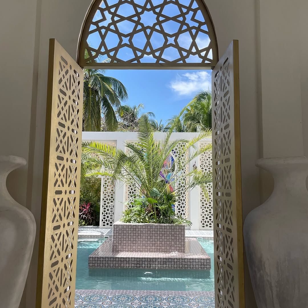 Michał Szpak świeci gołą klatą na wakacjach